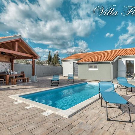 Villa Flores Kavran Luaran gambar