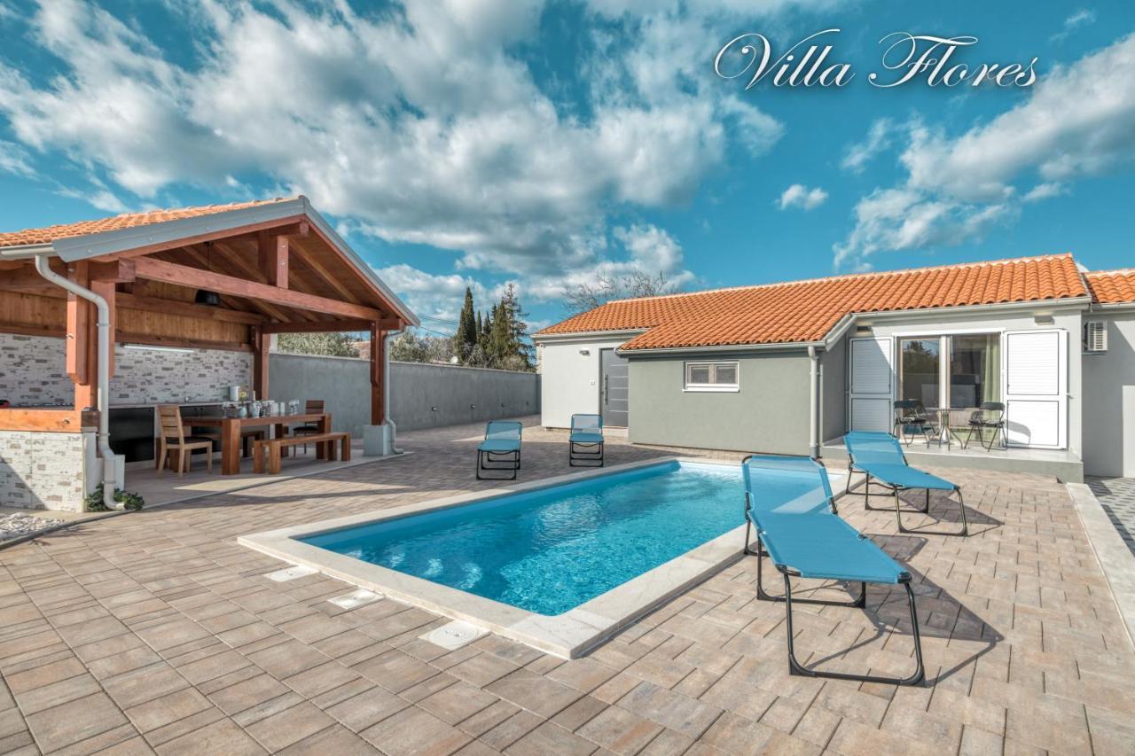 Villa Flores Kavran Luaran gambar